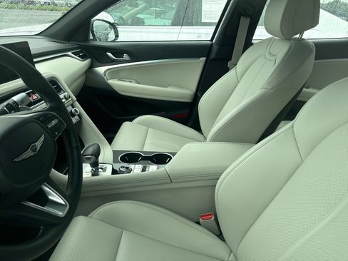 Used 2025 Genesis G70 2.5T RWD image 10