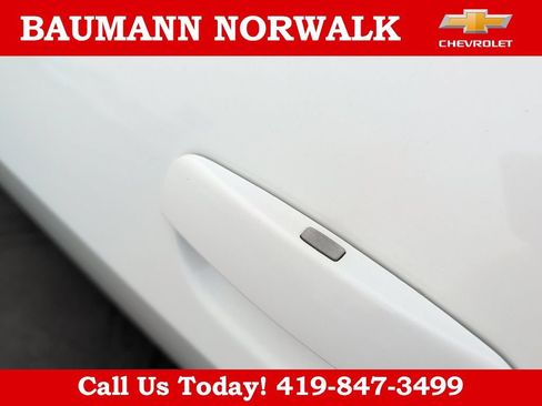 Used 2013 Dodge Challenger SXT RWD image 16