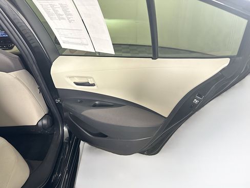 Used 2022 Toyota Corolla LE image 29