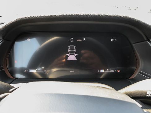 New 2025 Jeep Grand Cherokee Altitude image 21