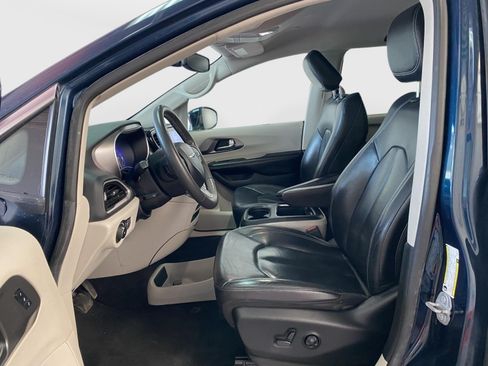 Used 2022 Chrysler Pacifica Touring-L FWD image 18