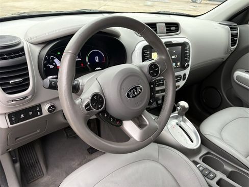 Used 2017 Kia Soul EV + w/ Sun & Fun Package image 14