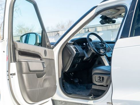 Certified 2022 Land Rover Discovery S image 11