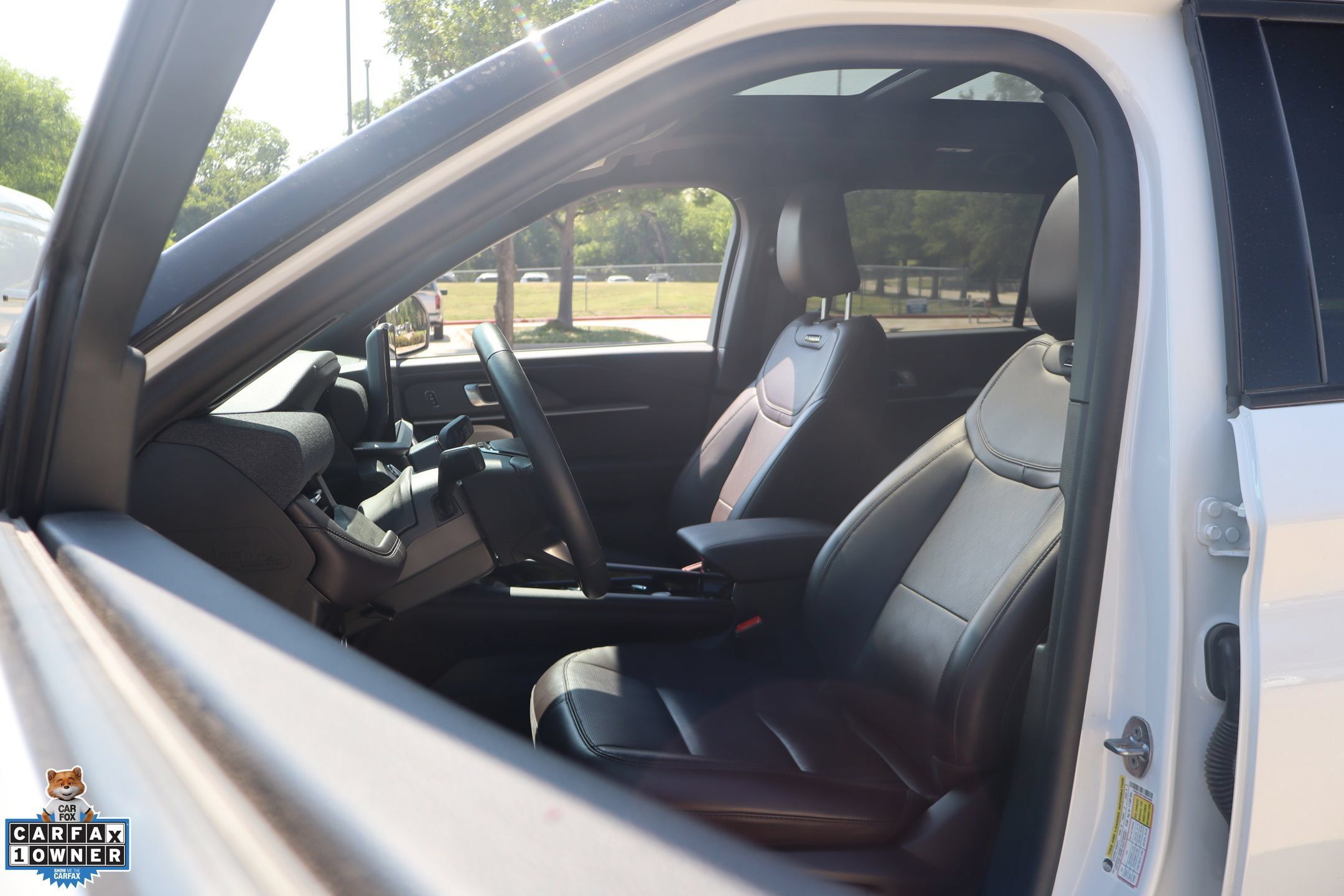 Certified 2025 Ford Explorer Platinum RWD image 12