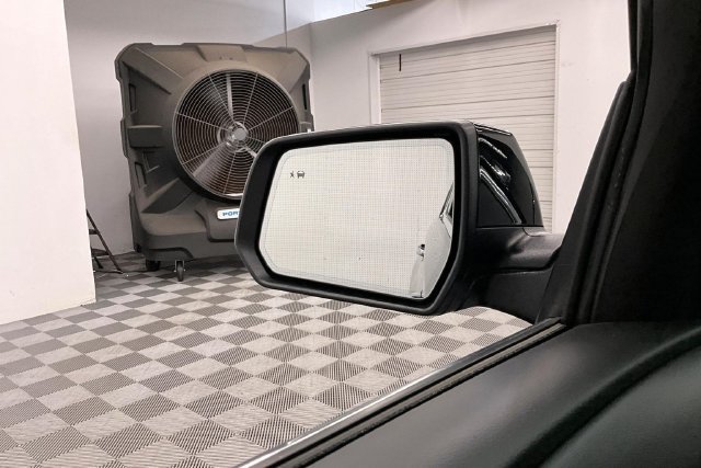 Used 2023 Chevrolet Traverse High Country FWD image 40