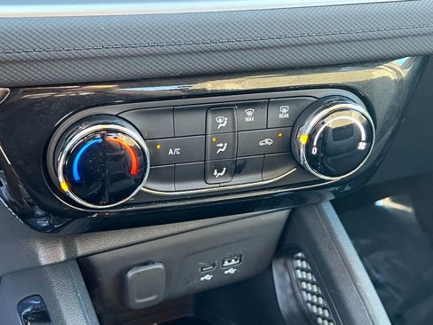 Used 2025 Chevrolet TrailBlazer LT AWD/4WD image 24