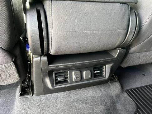 Used 2022 Chevrolet Silverado 1500 LT AWD/4WD image 25