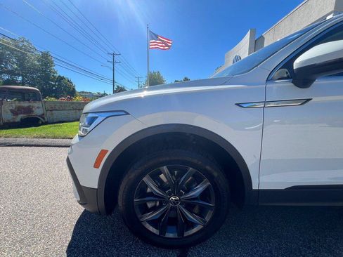 Certified 2022 Volkswagen Tiguan SE AWD/4WD image 9