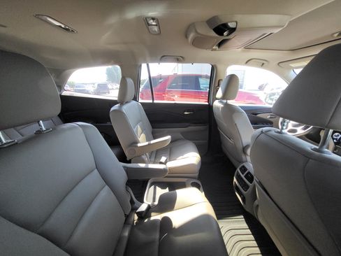Used 2022 Honda Pilot Touring image 9