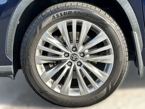 Used 2022 Toyota Highlander Platinum image 11