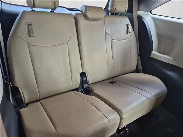 Used 2023 Toyota Sienna XLE FWD image 18