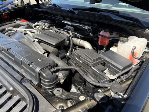 Used 2025 Chevrolet Silverado 2500 ZR2 w/ Technology Package image 26