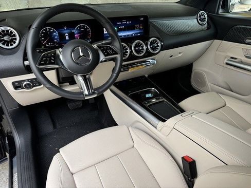 Certified 2025 Mercedes-Benz GLA 250 image 7