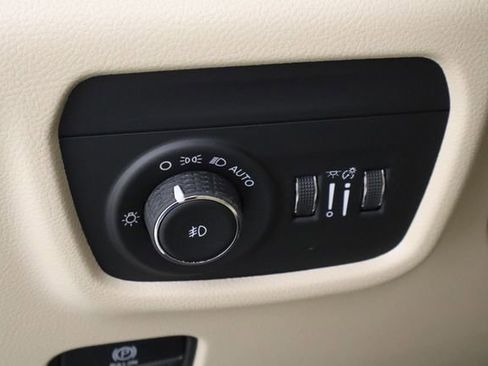 Used 2022 Jeep Grand Cherokee L Limited AWD/4WD image 22
