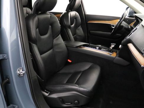 Used 2021 Volvo XC90 T6 Momentum AWD/4WD image 19