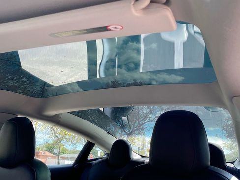 Used 2023 Tesla Model 3 Standard Range image 13