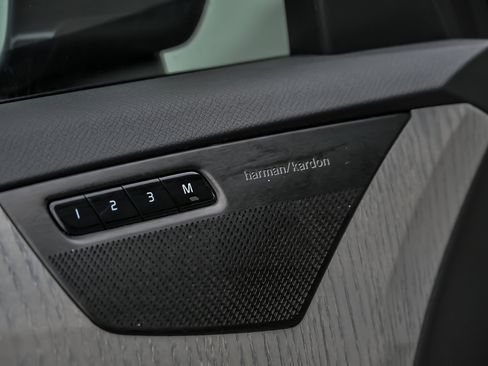 Used 2025 Volvo XC90 T8 Plus w/ Protection Package Premier image 26