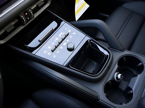 New 2026 Porsche Cayenne S image 25