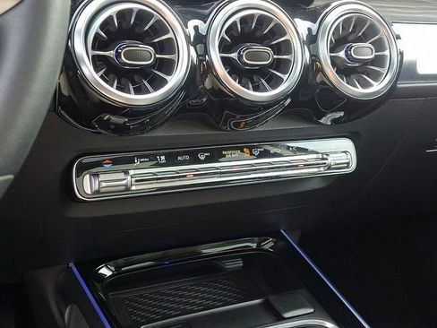 Used 2025 Mercedes-Benz EQB 250+ image 19