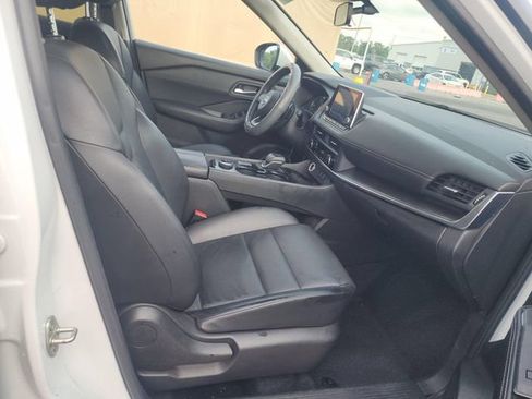 Used 2024 Nissan Rogue SV w/ SV Premium Package AWD/4WD image 6