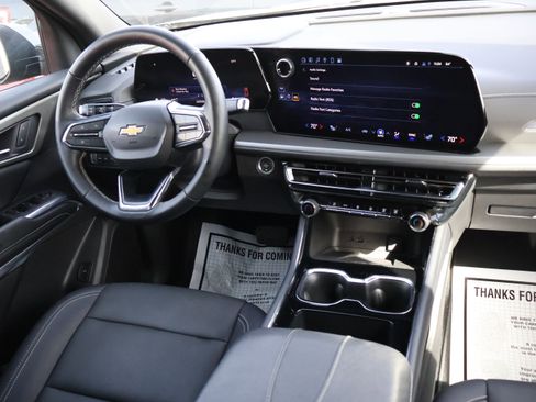 Used 2025 Chevrolet Traverse LT image 13