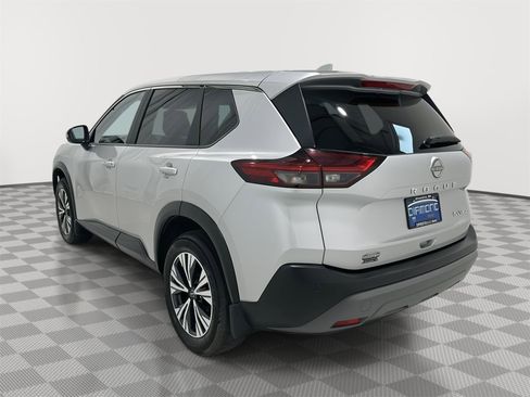 Used 2023 Nissan Rogue SV image 4
