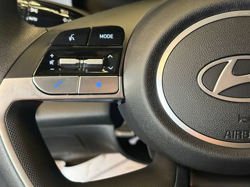 Used 2025 Hyundai Elantra Hybrid FWD image 11