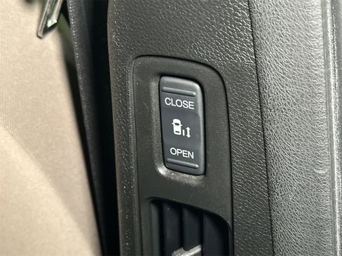 Used 2019 Honda Odyssey EX image 16