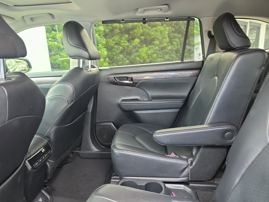 Used 2022 Toyota Highlander Limited AWD/4WD image 12
