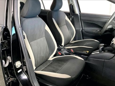 Used 2021 Nissan Versa SV image 7