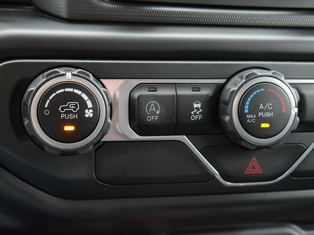 Used 2018 Jeep Wrangler Unlimited Sport AWD/4WD image 37