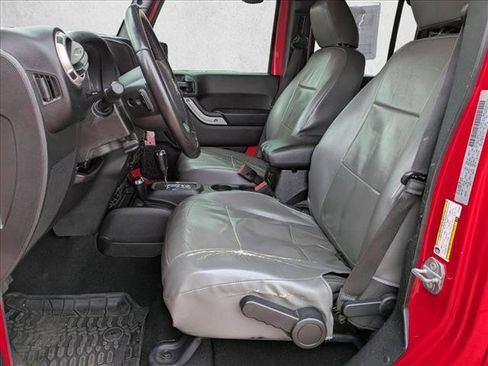 Used 2018 Jeep Wrangler Unlimited Sahara w/ Connectivity Group AWD/4WD image 15