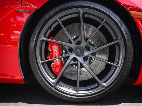 Used 2027 McLaren 750S Spider RWD image 16