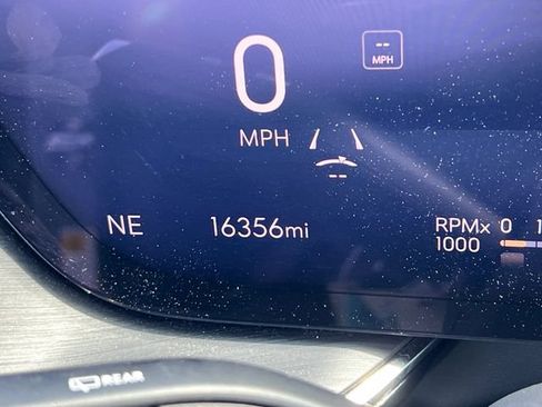 Certified 2025 Buick Envision Preferred AWD/4WD image 19