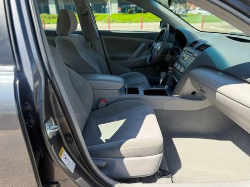 Used 2011 Toyota Camry LE image 13