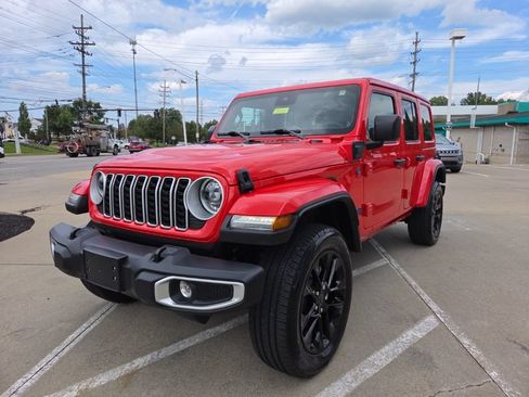 Certified 2025 Jeep Wrangler Unlimited Sahara w/ Safety Group AWD/4WD image 6