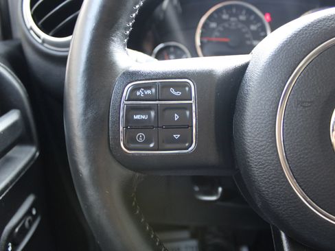 Used 2015 Jeep Wrangler Unlimited Sahara w/ Connectivity Group AWD/4WD image 9