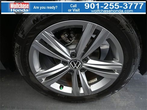 Used 2024 Volkswagen Jetta SE w/ Panoramic Sunroof Package image 16