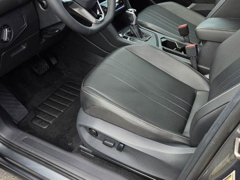 Certified 2023 Volkswagen Tiguan SE FWD image 21