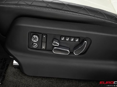 Used 2018 Bentley Bentayga AWD/4WD image 43