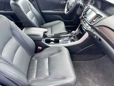 Used 2017 Honda Accord EX-L image 9