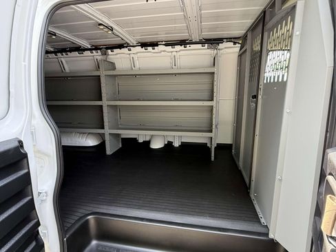 New 2025 Chevrolet Express 3500 Extended image 20