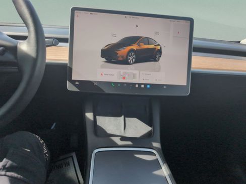 Used 2023 Tesla Model Y Long Range image 35