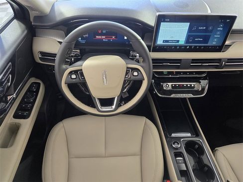 New 2026 Lincoln Corsair Premiere image 10