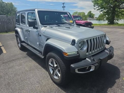 Used 2022 Jeep Wrangler Unlimited Sahara w/ LED Lighting Group AWD/4WD image 3