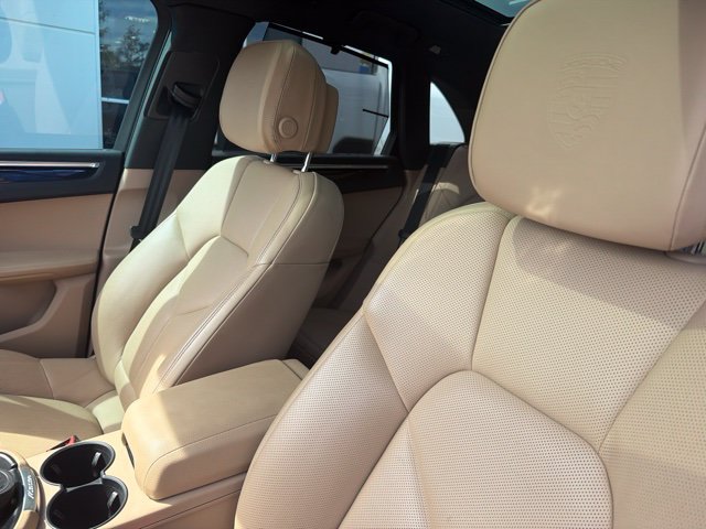 Used 2024 Porsche Macan AWD/4WD image 15