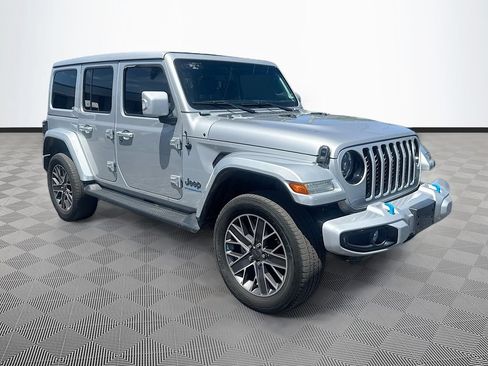 Used 2023 Jeep Wrangler Unlimited Sahara AWD/4WD image 4