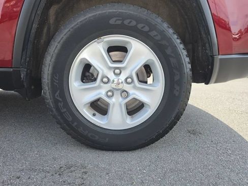 Used 2017 Jeep Grand Cherokee Laredo w/ Quick Order Package 23E AWD/4WD image 11