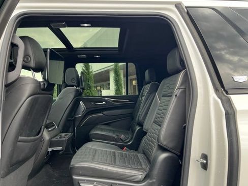 Used 2024 Cadillac Escalade ESV Sport Platinum AWD/4WD image 13
