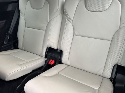 Certified 2022 Volvo XC90 T8 R-Design w/ Advanced Package image 18